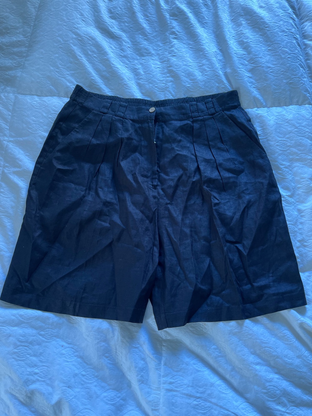 Saks Fifth Avenue 100% Linen Flat-Front black Shorts size medium